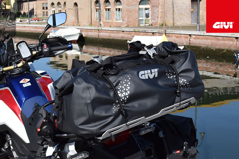 LA+GAMME+ULTIMA-T%2C+BAGAGES+SOUPLES+DE+GIVI%2C+S%E2%80%99AGRANDIT